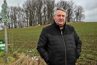 Das letzte Kapitel? Streit um Bürgermeister mit Stasi-Vergangenheit erneut vor Gericht - Frank Rüger wurde vor drei Jahren erneut zum Bürgermeister der Gemeinde Mühlau bei Chemnitz gewählt. Einen Gegenkandidaten gab es nicht. Dennoch wurde die Wahl angefochten – wegen Rügers MfS-Tätigkeit zu DDR-Zeiten. Nun hat das Verwaltungsgericht entschieden.