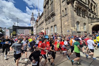 „Das Momentum nutzen“: Laufsportler wollen wieder Marathon in Chemnitz etablieren - Mehr als 8000 Sportler starteten 2025 beim Kulturhauptstadt-Marathon – einer einmaligen Aktion. Laufsportler hoffen nun, in Chemnitz wieder einen Marathon zu etablieren.