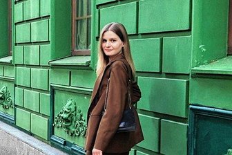 Das neue alte Leben in Kiew: Wie es ist, jetzt wieder zurück in die Ukraine zu kehren - Maryna Maksymenko nimmt nach der Rückkehr ihre Stadt mit viel Mut und Entschlossenheit wahr. "Jeder tut, was er tun kann." In ihrer Nachbarschaft beispielsweise werden Tarnnetze für die Truppe genäht.