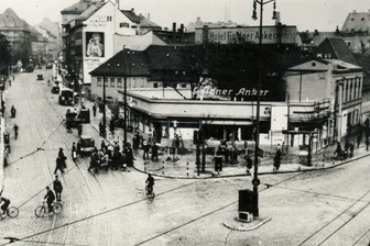 Das nie ganz aufgeklärte Schicksal von Bernhard Rath – die „Lager-Odyssee“ eines Chemnitzer Kaufmanns - Die Kreuzung Dresdner Straße und Augustusburger Straße. In der Nähe befand sich auch das Haus, in dem Rath sein Geschäft betrieb.