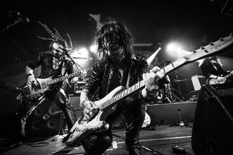 Das Oederaner Tenne-Team rockt die Landpension Schirmer in Schlegel - Miguel Montalban führt die „The Electrifyng European Tour“ am 22. November nach Schlegel.