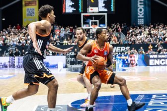 Das Ostderby gegen den Ex-Club kann kommen: Eric Washington führt die Niners Chemnitz zum Sieg gegen Ratiopharm Ulm - Mann des Spieles: Eric Washington führte die Niners Chemnitz zum Sieg gegen Vizemeister Ratiopharm Ulm.