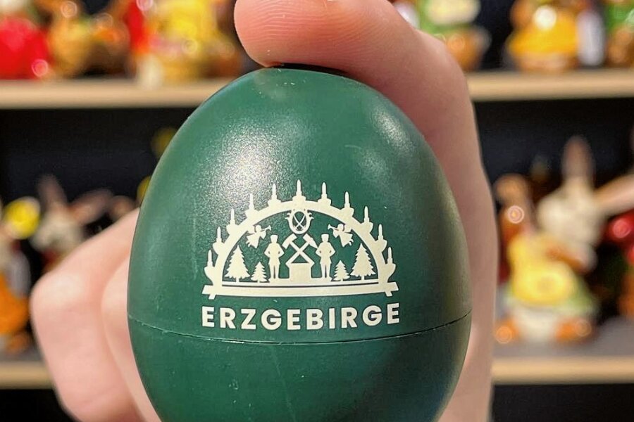 Das Piep-Ei fürs Erzgebirge: Sind die Eier weich, ertönt das Steigerlied - So sieht es aus, hat die Größe eines normalen Hühnereis. 
