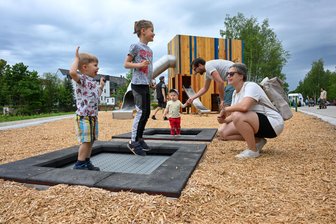 Das Problem mit der Notdurft: Warum es auf Chemnitzer Spielplätzen kaum Toiletten gibt - Der neue Spielplatz im Park am Pleißenbach ist beliebt. Toiletten gibt es aber keine.