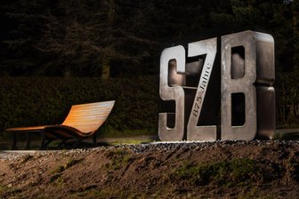 Das Rätseln hat ein Ende: Neuer Aussichtspunkt am Galgenberg in Schwarzenberg - Am Abend mutet der neue Aussichtspunkt auf dem Galgenberg in Schwarzenberg mystisch an.