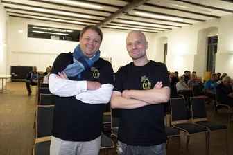 Das raten Experten: Wie schütze ich mein Handy vor Hackerangriffen? - Markus Beier (links) und Stephan Hensel machten die Zuschauer auf Sicherheitsrisiken im Internet aufmerksam.