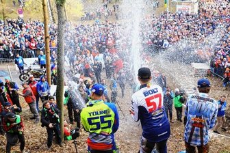 Das regionale Sportjahr 2023 - Tausende Zuschauer feierten bereits 2021 die Hard-Enduro-Spezialisten Wade Young, Billy Bolt und Manuel Lettenbichler in Grießbach. 2023 wird der kleine Ort bei Zschopau erneut zur Hochburg der Extremgeländepiloten - im November zum Finale der Weltmeisterschaft.