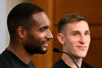 Das sagen Tah und Schlotterbeck zu den KI-Songs zur WM - Bei der WM geht es auch um andere Themen als Fußball, wie zum Beispiel Musik.