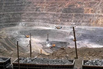 Das schmutzige Geschäft - Eine Mine für Seltene Erden im Bergbaudistrikt Baiyunebo in der Autonomen Region Innere Mongolei im Norden Chinas.