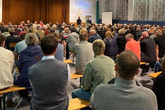 Das schnelle Internet kommt nach Augustusburg und das sind die wichtigsten Fragen dazu - Zur Einwohnerversammlung in der voll besetzten Mehrzweckhalle in Augustusburg wurden über den Breitbandausbau informiert.
