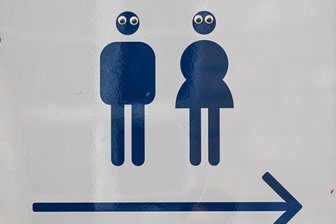 Das Schulklo, eine No-go-Area? Ein Webportal bietet Hilfe - In vielen Schulen sind die Toiletten verschmutzt, beschädigt und unhygienisch - was viele Kinder davon abhält, sie zu benutzen.