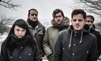 Das Seelenlebensmittelgeschäft - Katharina Mey (Bass), Robert Lässig (Gitarre), André Dettmann (Keyboards), Toni Niemeier (Gitarre und Gesang) und Tom Herberger (Schlagzeug, von links) sind Playfellow.