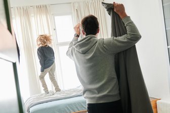 Das sind 2026 die neuen Unterhaltssätze für Trennungskinder in Sachsen - Wenn das Kind den Vater nach der Trennung nur besucht, muss dieser zahlen.