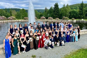 Das sind die Absolventen der Oberschulen 2024 in der Region Schwarzenberg - Die Absolventen der Goethe-Schule Breitenbrunn, Klassen 10 a, b und 9.