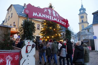 Das sind die ersten Bilder vom Augustusburger Männelmarkt: Hochbetrieb am dritten Adventwochenende - Auf dem Augustusburger Männelmarkt herrschte am Wochenende Hochbetrieb.