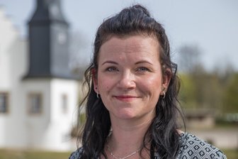 Das sind die Macher hinter Rodewischs erstem Kneipenquiz - Die Hoteliersfrau Jeanette Steiner wird am Freitag zur Quizmasterin: Sie moderiert das Spieleevent.