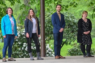 Das sind die neuen Hausärzte von Chemnitz - Vier neue Hausärztinnen und ein neuer Hausarzt: Inka Henning (von links), Annekathrin Ubl, Adrian Angelescu, Vera Hoffmann und Catherine Werner haben in den vergangenen Wochen und Monaten ihre Arbeit als frischgebackene Fachärztin und als Facharzt aufgenommen. Sie gehören zu 13 Hausärzten, die 2020 und 2021 in Chemnitz begannen oder beginnen zu praktizieren.