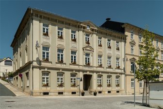 Das sind die neuen Lengenfelder Ortschaftsräte für Irfersgrün, Pechtelsgrün, Plohn, Schönbrunn, Waldkirchen, Weißensand und Wolfspfütz - Das Rathaus Lengenfeld. Bevor dort eine Entscheidung zu Ortsteilen fällt, werden Ortschaftsräte gehört.