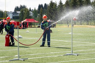 Das sind die schnellsten Nachwuchsfeuerwehrleute aus dem Erzgebirge - Bei der Gruppenstafette müssen feuerwehrtechnische Aufgaben gelöst werden.