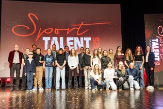 Das sind die Sporttalente des Jahres 2025 im Erzgebirge - Sporttalente, Ehrengäste und Organisatoren haben in Zschopau gemeinsam gefeiert.