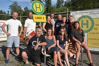 Das Sommertheater Falkenau steht vor der nächsten Premiere: Wie eine Sonderhaltestelle Naturbad eingerichtet wird - Die Mitglieder des Sommertheaters Falkenau sind in die heiße Probenphase gestartet. Am ersten Septemberwochenende soll ihr jüngstes Werk „Linie 2“ aufgeführt werden.