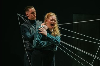 Das Tagebuch der Anne Frank als Oper in zwei Teilen - 