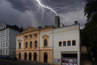 Das Theater gehört nach Annaberg – genauso wie der Weihnachtsmarkt, die Sankt Annenkirche und die Kät - Das Theater steht weiterhin vor schwierigen Zeiten. Damit es erhalten bleibt, ist ein klares Bekenntnis notwendig – von den Erzgebirgern genauso wie von der Politik.