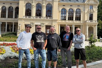 „Das Thema Böhse Onkelz trifft genau den Nerv der Leute“ – „Engel in Zivil Symphonic“ hat Premiere - Die Engel in Zivil in zivil. Die Band bringt am Sonnabend ein Projekt an den Start.