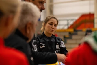„Das Traineramt passt nicht zu mir“: So sieht Ex-Handballerin Rita Lakatos ihre Rolle beim BSV Sachsen Zwickau - Seit dieser Saison verstärkt Rita Lakatos als Co-Trainerin die Bundesliga-Handballerinnen des BSV Sachsen Zwickau.