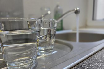 Das Trinkwasser wird in und um Glauchau drastisch teurer - Der Trinkwasserverbrauch soll für etwa 212.000 Menschen teurer werden.