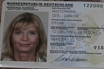 Das unbekannte Leben einer bekannten Frau - Gilt als Durchschnittsdeutsche: Erika Mustermann. Ihr Geburtsdatum wurde im Laufe der Zeit immer wieder verändert und angepasst. Ursprünglich feierte sie aber am 12. September Geburtstag.