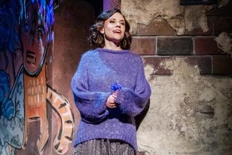 "Das Veilchen vom Montmartre": Trotz Textmüll tolles Stück! - Mirjam Neururer als "Veilchen vom Montmartre".