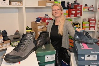 Das verflixte siebte Jahr: Lößnitzer Schuhhändlerin muss aufgeben - Alles muss raus. Im siebten Jahr seines Bestehens muss Lorett Rausch ihr Schuhgeschäft in Lößnitz schließen.