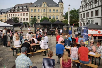 Das vermutlich letzte „Kandidatengrillen“ in Zwickau? Auf dem Hauptmarkt bleiben viele Plätze frei - Viel Luft im Publikum: Zum Kandidatengrillen auf dem Zwickauer Hauptmarkt kamen weniger Besucher als erwartet.