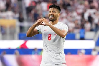 Das war die WM-Nacht: Iran verhindert Niederlage - Der Iraner Mohammad Mohebbi jubelt über seinen Treffer.