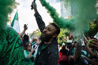 Das war die WM-Nacht: Mexiko-Jubel und Trauer bei Brasilien - Mexikanische Fans feiern ausgelassen den Auftaktsieg.