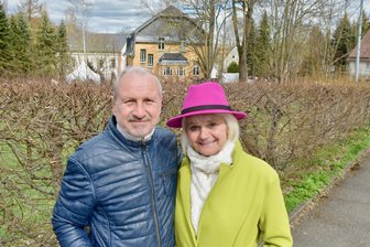 „Das war ein Schandfleck“: Was Anwohner und Besucher zum Chemnitzer Karl-Schmidt-Rottluff-Haus sagen - Conny und Gabi Metz machten sich am Sonntag auf zum neuen Karl Schmidt-Rottluff Haus.