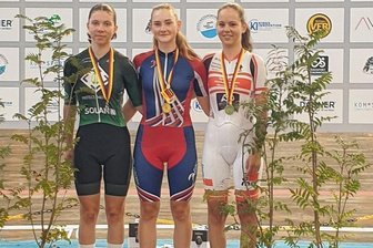 "Das war eine erstaunliche Leistung" - Eufemia Schmieder (l.) holte für den RSC Sachsenblitz Burgstädt die Silbermedaille im Omnium bei der Deutschen Meisterschaft