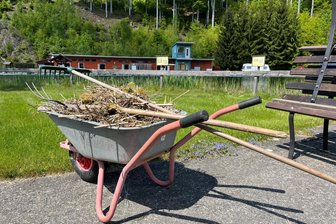 „Das waren Berge“ - Saisonvorbereitung im Ökobad Rechenberg - Betreiber Jens Fischer bringt das Ökobad in Rechenberg auf Vordermann.