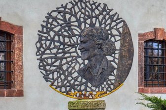 Das "Werk der Woche": Denkmal für Elsa Brändström in Zschöppichen - Das Denkmal für Elsa Brändström am Schloss Neusorge in Zschöppichen.