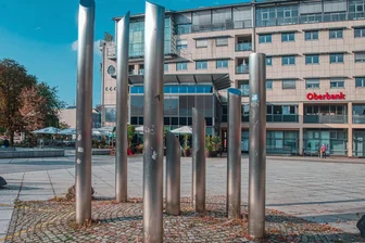 Die Metallskulptur "7 magere und 7 fette Jahre" von Ralph Siebenborn.