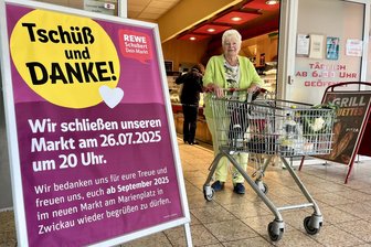„Das wird für uns eine Durststrecke“: Rewe-Markt im Baikal-Center in Zwickau-Neuplanitz schließt - So wie Stammkundin Gisela Scholz bedauern viele Neuplanitzer, dass Rewe das Baikal-Center verlässt.