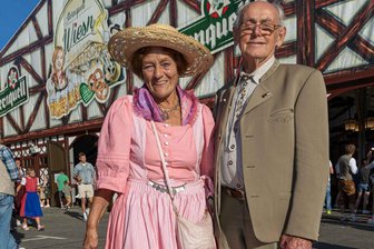 Das wohl älteste Paar auf der Plauener Wiesn: So feiern der 96-jährige Rudolf Gerisch und seine Frau Ingrid das Leben - Rudolf Gerisch (96) und seine Frau Ingrid (82) auf der Wiesn.