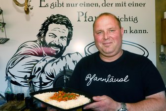 Das Wüstenbrander Pfannhäusl wird italienisch - Alexander Lötzsch bereitet in seinem Pfannhäusl auch Nudelgerichte zu.