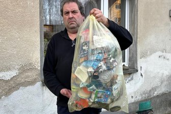 Dauer-Aufreger Entsorgung: Dorfwirtshaus im Vogtland kämpft um Gelbe Tonne - Frank Haueis, Gastwirt in Saalig: An manchen Tagen wird ein Gelber Sack pro Tag voll.