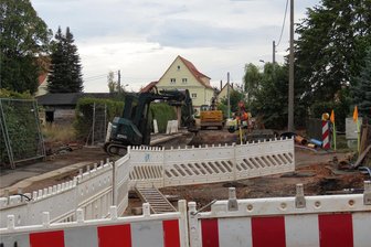 Dauerbaustelle in Leubnitz: Fertigstellung des Bauernweges für März geplant - Seit 2022 wird im Bauernweg in Leubnitz gebaut. Das ist nicht nur für die Anwohner belastend.