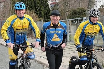 Dauerbrenner fordert Sportler jederzeit heraus - Das Projekt "Drei-Talsperren-Marathon jederzeit" ist an den Start gegangen. Manfred Kaffer, Ulrich Herrmann und Rico Anger (v. l.) vom Marathonverein Eibenstock haben das Angebot bereits getestet.