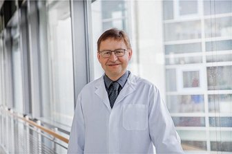 Dauerbrenner Gesundheitsakademie: Gefragter Spezialist steht Eltern von kleinen Kindern bei hoch emotionaler Debatte Rede und Antwort - Dr. med. Ulf Meyer ist Chefarzt der Annaberger Klinik für Kinder- und Jugendmedizin. Er spricht zur Gesundheitsakademie. 