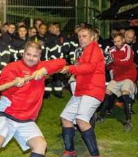 Dauersieger aus Treuen die Besten am Seil - Viermal haben die Treuener beim Tauziehen in Folge mitgemacht - und jedes Mal gewonnen. So auch an diesem Freitag.