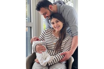 David ist 2026 das 300. Baby im DRK Krankenhaus Chemnitz-Rabenstein - Joudi und Samer mit ihrem Sohn David Zoher, der als 300. Baby des Jahres in Chemnitz Rabenstein geboren wurde.